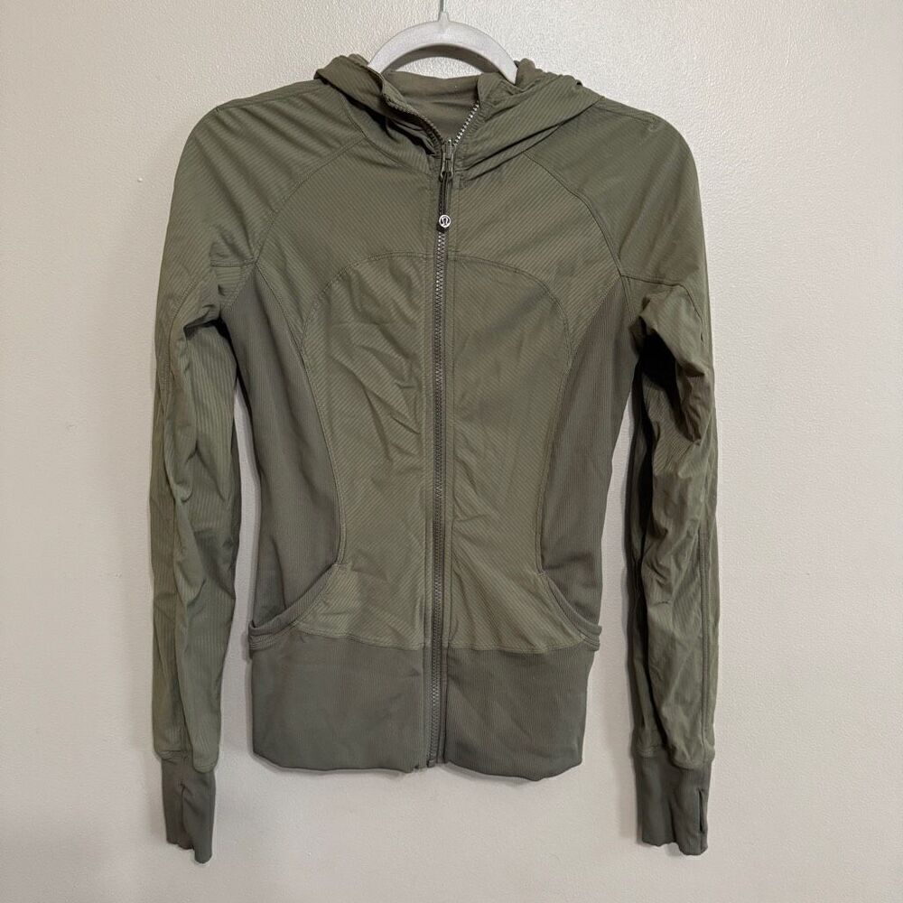 Lululemon in flux lined dance studio jacket in gator green size 6 - Picture 2 of 7